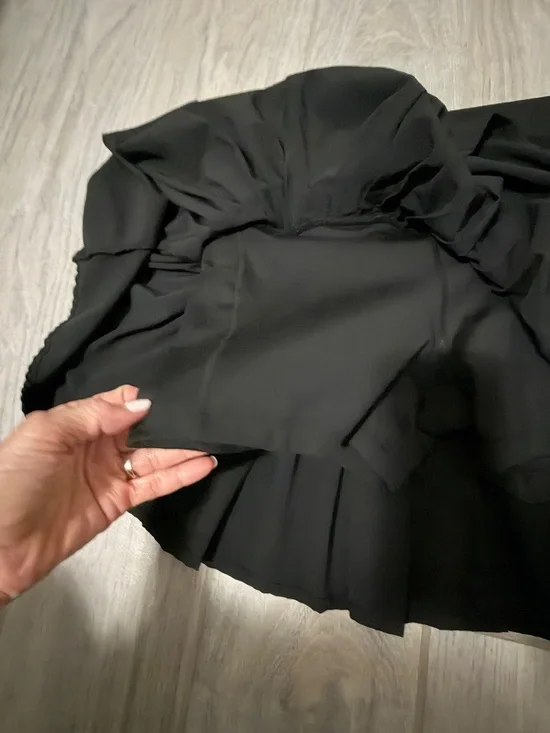 LIKE NEW! Women's All in Motion Black Pleated Sport Skort - SMALL - Picture 4 of 5